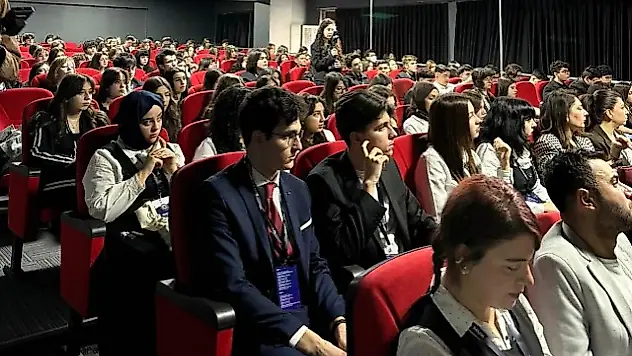 Malatya'da Genç Diplomatlar Sahne Aldı: MUNTEGRAL'26 Tam Not Aldı