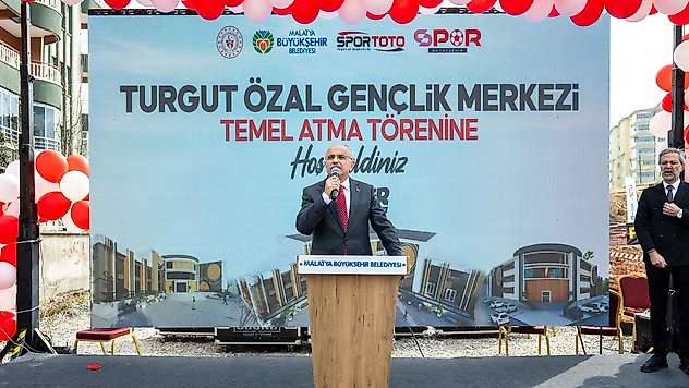 Malatya'da Gençliğe Dev Yatırım: Turgut Özal Gençlik Merkezi'nin Temeli Atıldı