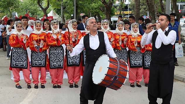 Malatya'da Gençlik Haftası Çelenk Töreniyle Başladı