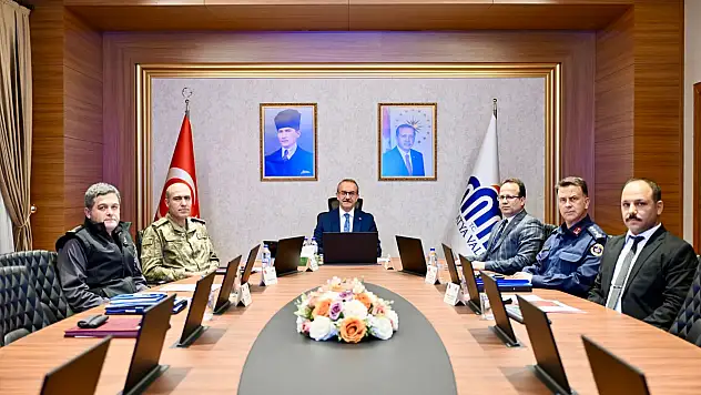 Malatya'da güvenlik ve asayiş toplantısı: uyuşturucu ve suçla mücadelede kararlılık vurgusu