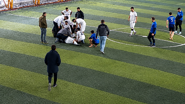 Malatya'da Halı Sahada Hayat Kurtaran Müdahale