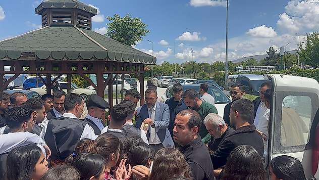 Malatya'da halk oyunları şöleni: Anadolu kültürü sahneye taşındı