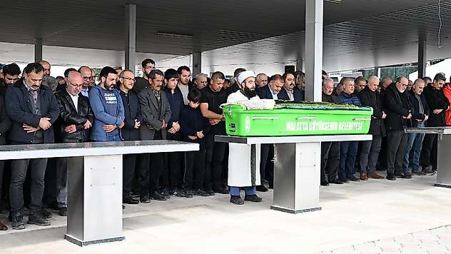 Malatya'da Hayatını Kaybeden Öğretmen Gözyaşlarıyla Defnedildi