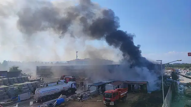 Malatya'da hırdavatçı alışveriş merkezinde büyük yangın çıktı
