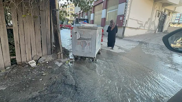 Malatya'da İçme Suyu Hattı Patladı, Sokaklar Sular Altında Kaldı