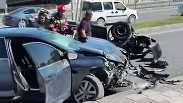 Malatya'da iki otomobil çarpıştı: 3 yaralı