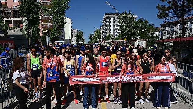 Malatya'da İlk Uluslararası Arslantepe Yarı Maratonu Yoğun Katılımla Gerçekleşti