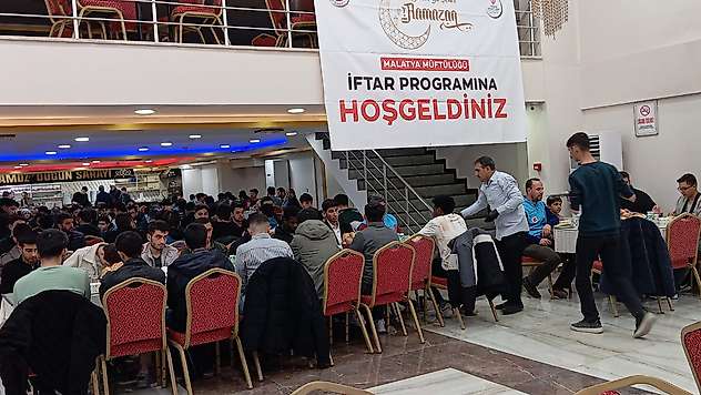 Malatya'da 'İyilik Haftası' kapsamında gençlerle iftar buluşması