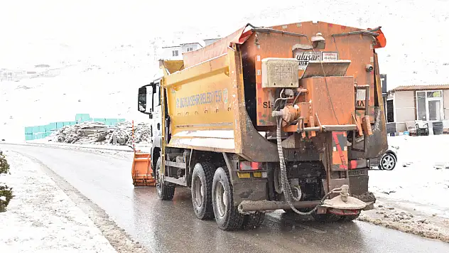 Malatya'da Kar Alarmı: Büyükşehir Belediyesi Tüm Kurumlarla Sahada
