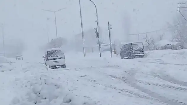 Malatya'da Kar İlçeleri Etkisi Altına Aldı, Ulaşımda Aksamalar Bekleniyor