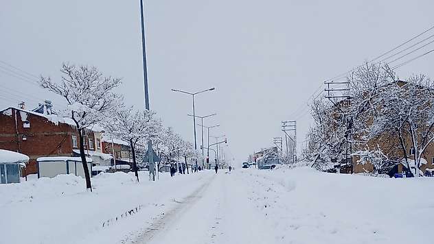 Malatya'da Kar Tatili Uzatıldı: Birçok İlçede Eğitime Ara