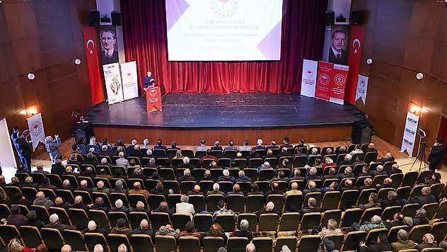 Malatya'da kayısı üreticilerine yeni sezon öncesi kapsamlı eğitim