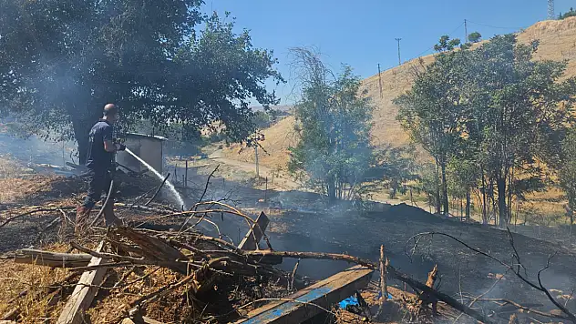 Malatya'da korkutan odunluk ve bahçe yangını