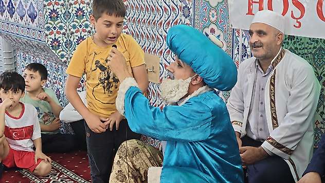 Malatya'da Kur'an Kursu Kapanışında Renkli Görüntüler: Çocukların Gözdesi Nasreddin Hoca Oldu