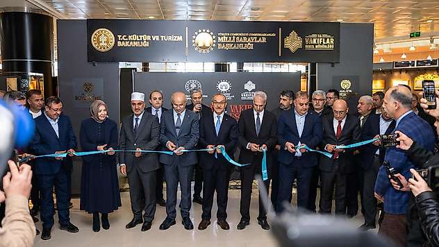 Malatya'da 'Kutsal Emanetler ve Vakıf Eserleri Sergisi' Ziyarete Açıldı