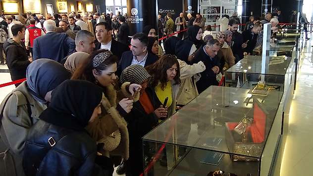 Malatya'da 'Kutsal Emanetler ve Vakıf Eserleri Sergisi' Büyük İlgi Gördü