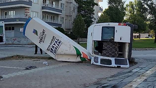 Malatya'da Minibüs ile SUV Çarpıştı: 4 Yaralı