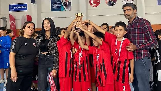 Malatya'da Minik Hentbolcuların Cumhuriyet Bayramı Heyecanı