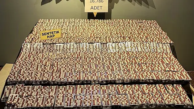 Malatya'da Narkotik Operasyonu: Araçta 16 Bin 786 Sentetik Hap Ele Geçirildi