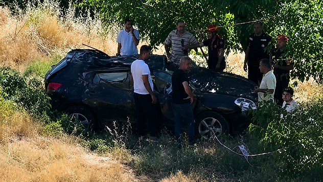 Malatya'da Otomobil Kayısı Bahçesine Uçtu: Sürücü Ağır Yaralandı