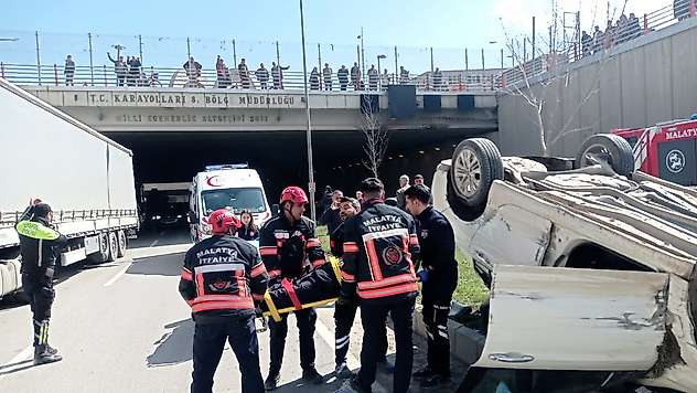 Malatya'da Otomobil Refüje Çıkarak Ters Döndü: 1 Yaralı