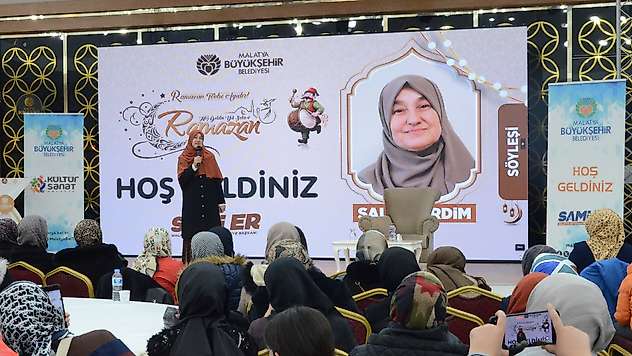 Malatya'da Ramazan Etkinlikleri Kapsamında Saliha Erdim'le Aile ve Eğitim Söyleşisi