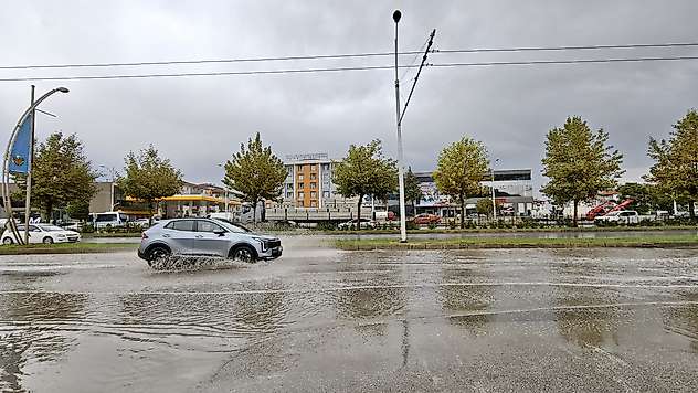 Malatya'da Sağanak Etkili Oldu: Çevreyolu Sular Altında Kaldı