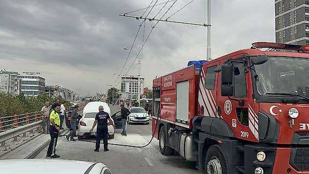 Malatya'da Seyir Halindeki Otomobilde Yangın Paniği