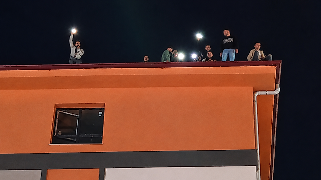 Malatya'da TOKİ Şantiyesinde Maaş Eylemi: İşçiler Çatıya Çıktı