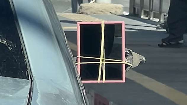 Malatya'da Trafikte İlginç Çözüm: Dikiz Aynası Yerine El Aynası