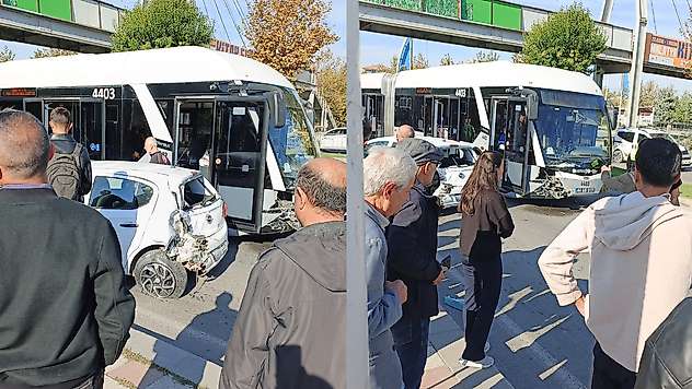 Malatya'da Trambüs ile Otomobil Çarpıştı: 5 Yaralı
