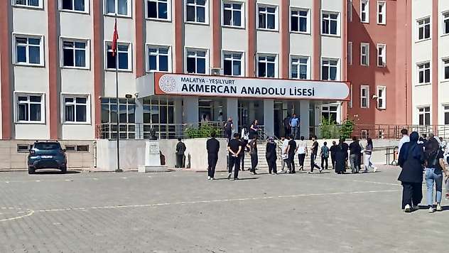 Malatya'da YKS Sorunsuz Tamamlandı: Polis Öğrencilerin İmdadına Yetişti