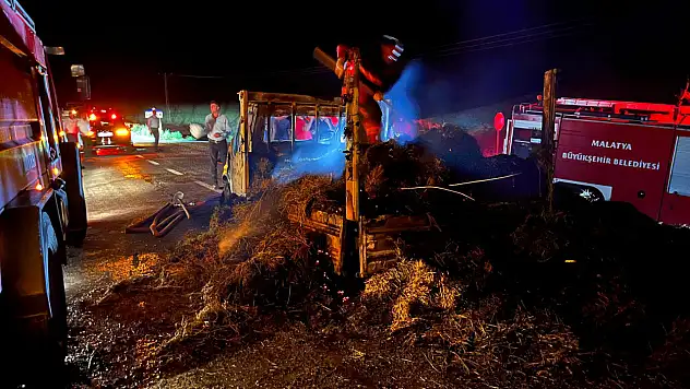 Malatya'da yonca yüklü pikap alev aldı
