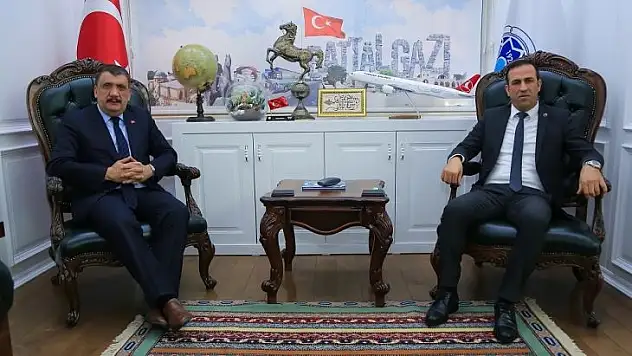 Yeni Malatyaspor Kulüp Başkanı Gevrek, Başkan Gürkan'ı Ziyaret Etti