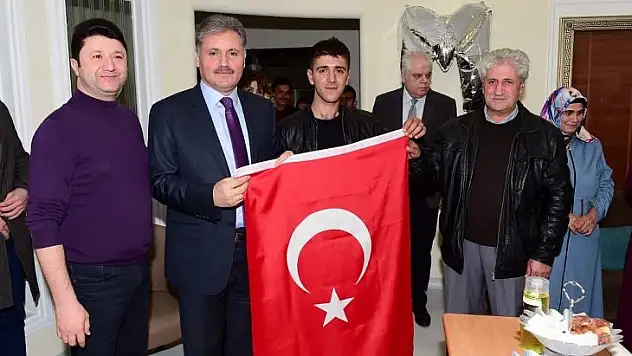 Afrin Kahramanı Bebeğine Şehit Komutanının Adını Verdi