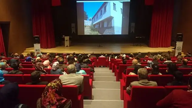 Sevgi Engel Tanımaz Konulu Konferans Düzenlendi