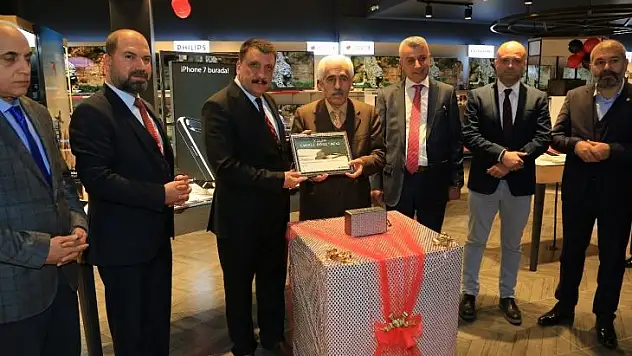 Şampiyon Arçelik'ten Emekli Öğretmene Ödül