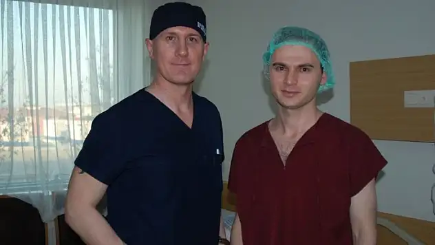 Arapgir Kaymakamı Salih Sak, Yeni Teknoloji İle Gözlüklerden Kurtuldu