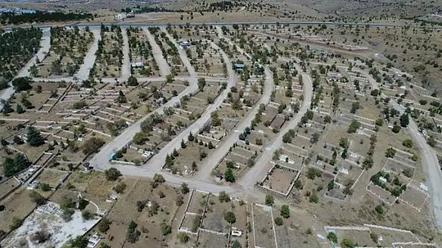 Kurban Bayramı Öncesi Mezarlıklarda Çalışma