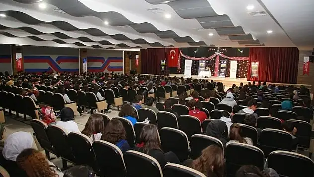 Belediye Yazarları Öğrencilerle Buluşturmayı Sürdürüyor