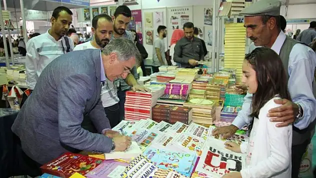 Kitap Fuarı'na Yoğun İlgi