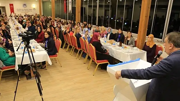 'Bir Kadın Bir Ömür' Adlı Etkinlik Yoğun Katılımla Gerçekleştirildi