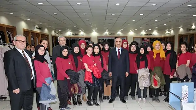 Tek Şart Yoksulluk…