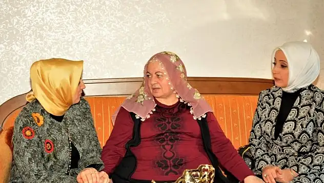 Esra Tüfenkci Ve Neriman Kaban'dan Şehit Ailelerine Ziyaret