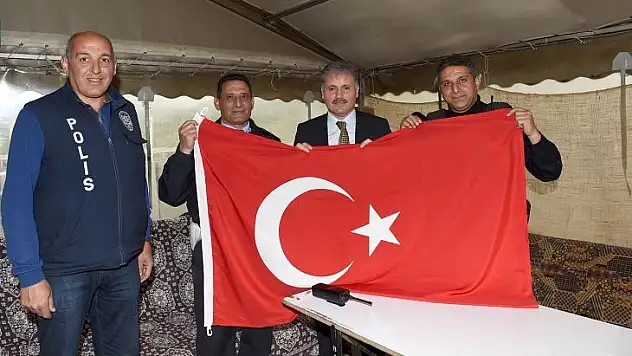 'Emniyet Çalışanlarımız Kutsal Bir Görevi Yerine Getiriyor'