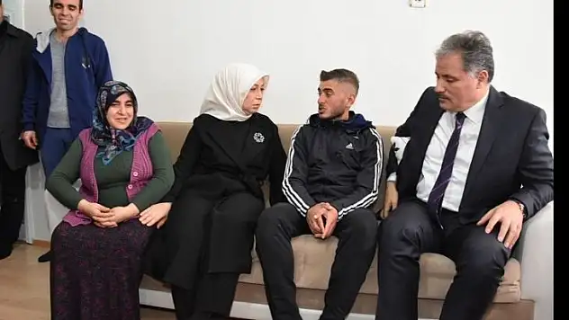 Çalık'tan Zeytin Dalı Harekatına katılan askere ziyaret