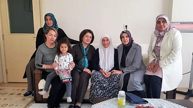 Bayan Kaban, Şehit Ailelerini Ziyaret Etti