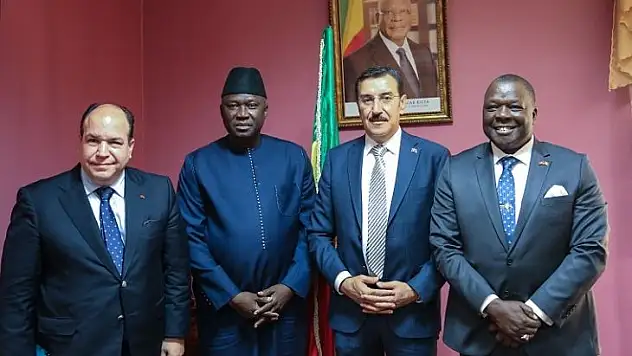 Bakan Tüfenkci Mali'de