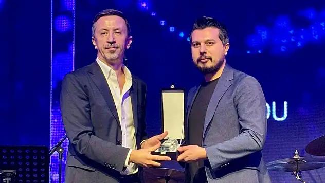 Malatya'lı İş İnsanı Salih Tav'a 'Fark Yaratan Müşteri Hizmet' Ödülü!