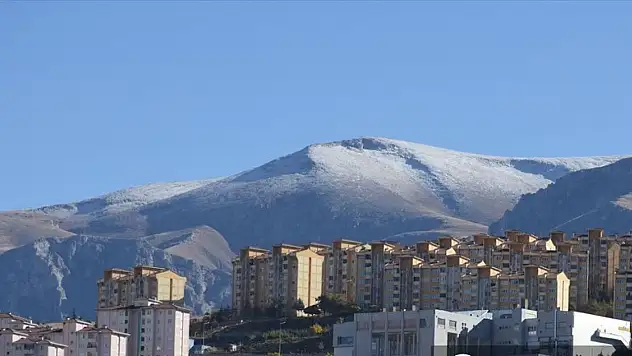 Malatya'nın yüksek kesimlerine kar yağdı